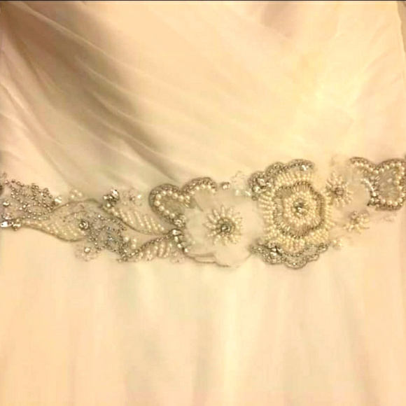 Wedding dress - Picture 5 of 7